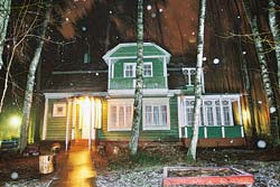 Вот на этой «скромной» дачке в Подмосковье и жила Аскерова.