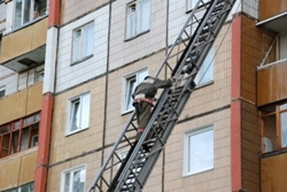 В центре смоленска полыхали два балкона "gursesintour.com" -.