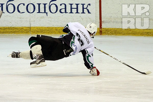 Эрик галиев толпар. Хоккеист югра. Ночная хоккейная лига москва. Лада тольятти хоккей. Фотографии снятые во время матча хоккея алтай кристалл в барнауле.