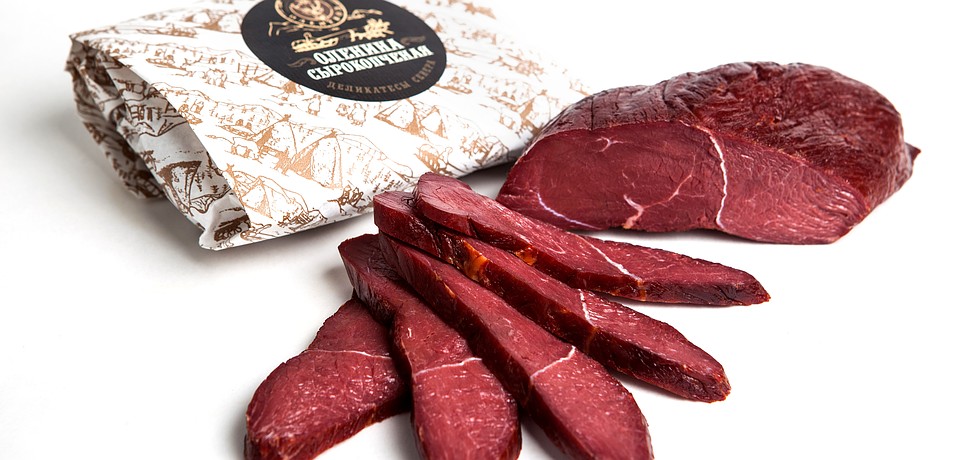 Вяленое мясо оленя. Колбаса из оленины. Вяленое мясо оленя. Мясо северного оленя. Мясо оленя в москве.