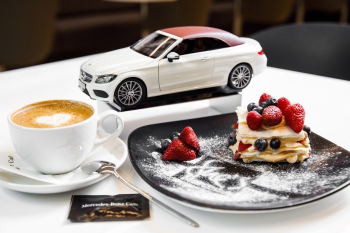 Для владельцев и водителей Mercedes-Benz действует скидка в размере 10%. Фото: Пресс-служба Шереметьево.