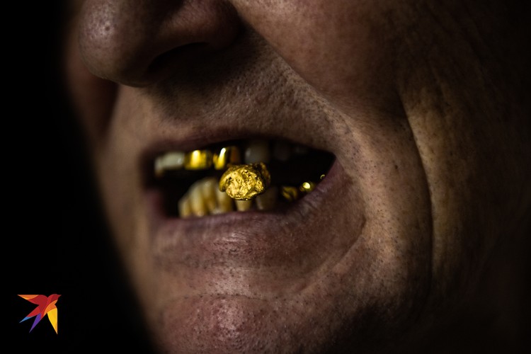 За этим кадром «Самородок в золотых зубах старателя» Виктор Гусейнов ехал на Колыму. Говорит, что это красиво.