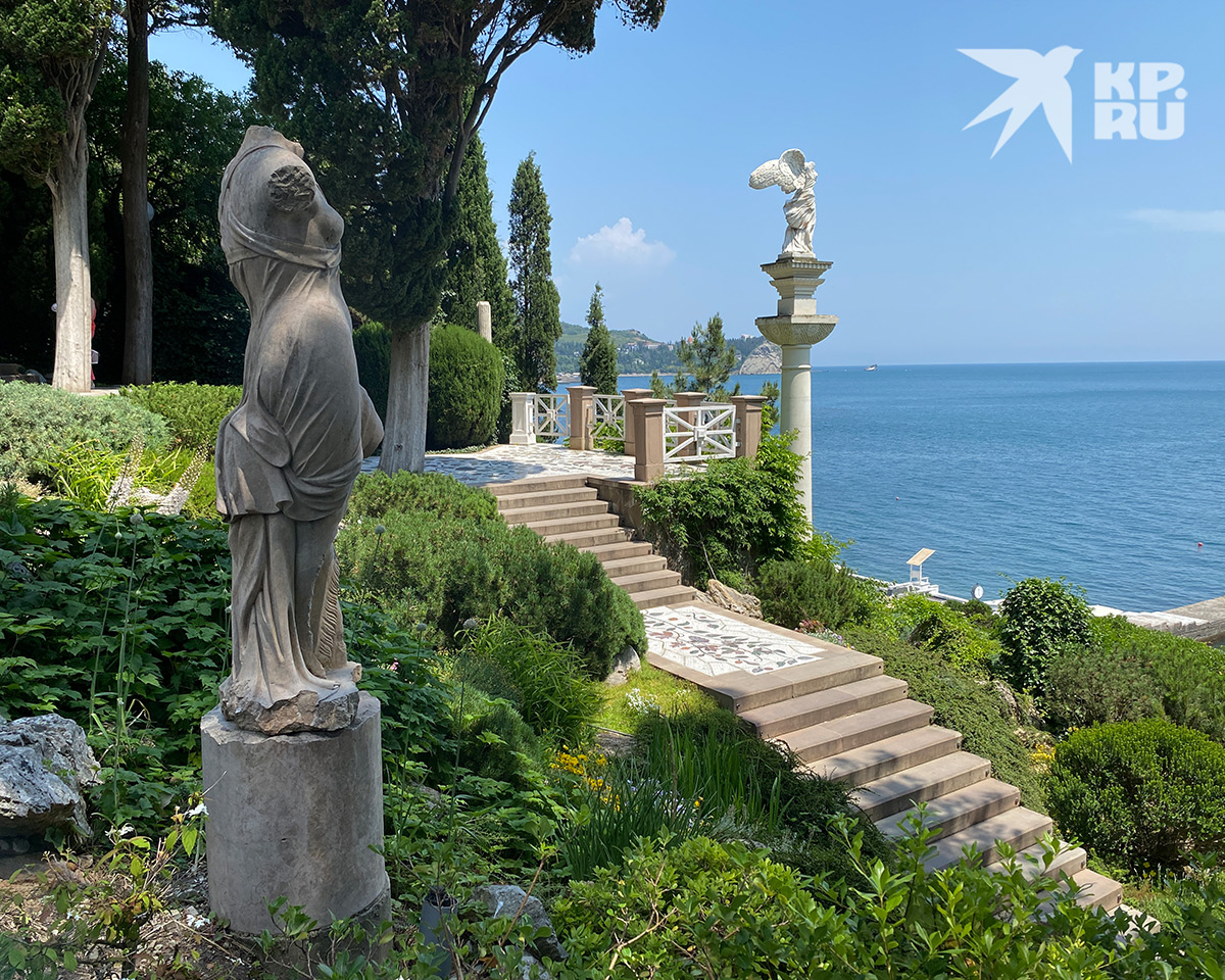 Живописный парк «Айвазовское» - самый ухоженный парк полуострова.