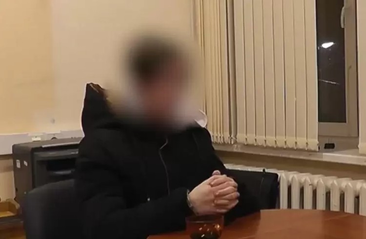 Подросток на допросе рассказывает об убийстве родителей и сестры. Фото: СКР по Пермскому краю