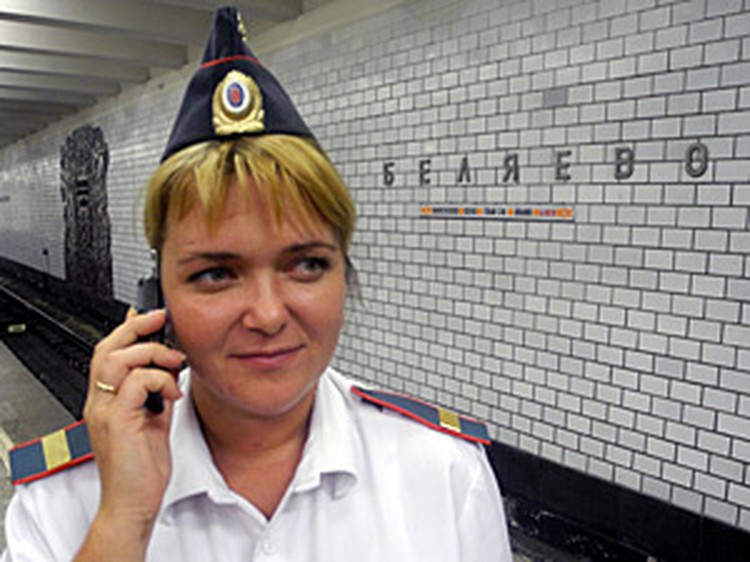 Девушки метро орехово. Девушки метрополитена. Девушки метро орехово. Дальневосточный экспресс владньюс. Девочка в метро.