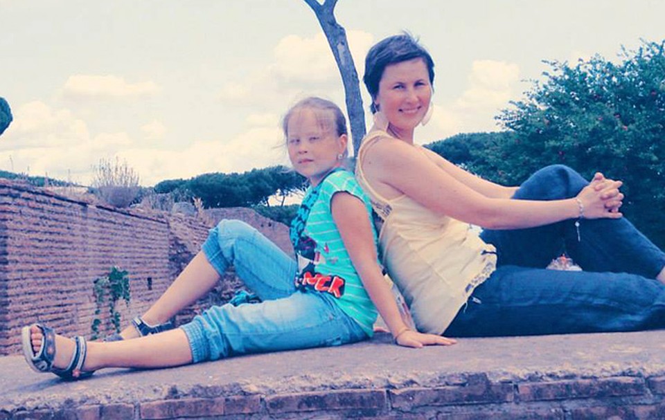 таня узнала что беременна. мемы про беременных подростков. татьянин день разбежкина беременна. беременная девушка сидит на кровати. таня узнала что беременна.