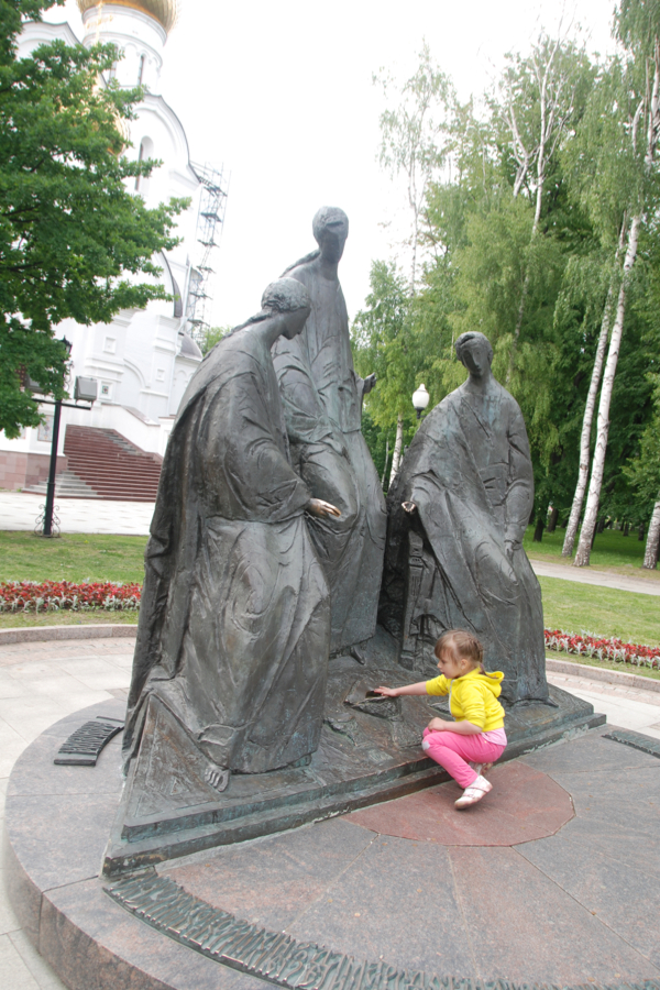 Памятник Троице в Ярославле.
