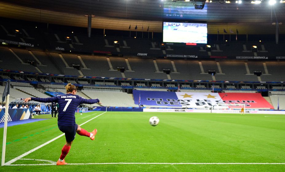 Антуан Гризманн и рад бы остаться в каталонском клубе, но у того финансовые проблемы. Фото: Global Look Press