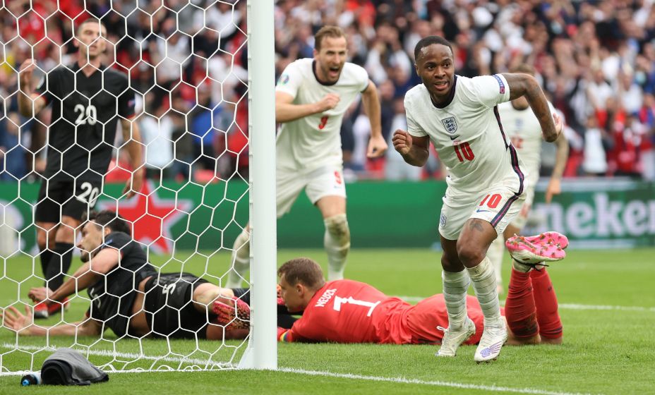 Рахим Стерлинг празднует гол в ворота сборной Германии. Фото: Reuters