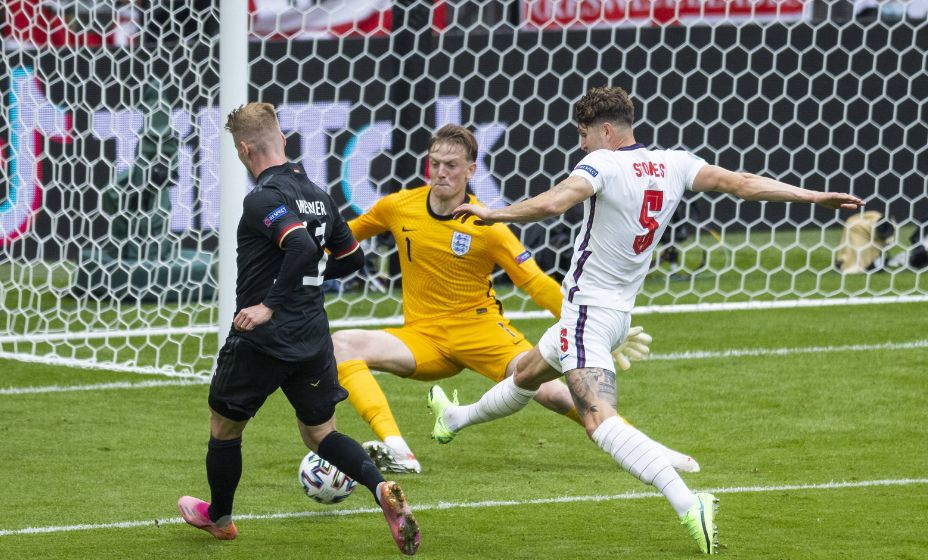 Вратарь сборной Англии Джордан Пикфорд уверенно сыграл против немцев. Фото: Global Look Press