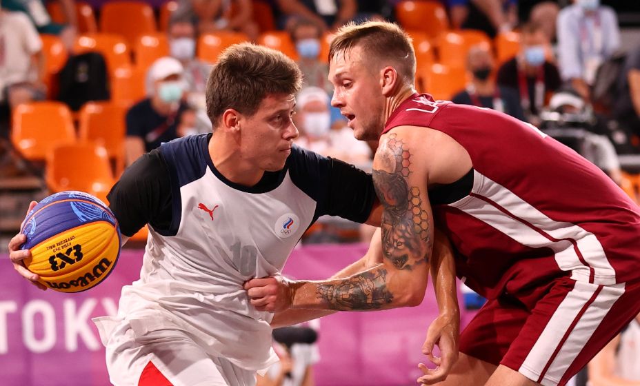 Кирилл Писклов и его товарищи дошли до финала баскетбольного турнира 3х3 в Токио-2020, где уступили Латвии. Фото: Reuters