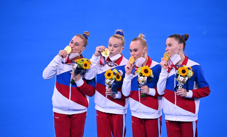 Спортивные гимнастки Ангелина Мельникова, Владислава Уразова, Лилия Ахаимова и Виктория Листунова победили в многоборье Токио-2020, набрав 169,528 балла. Фото: Reuters