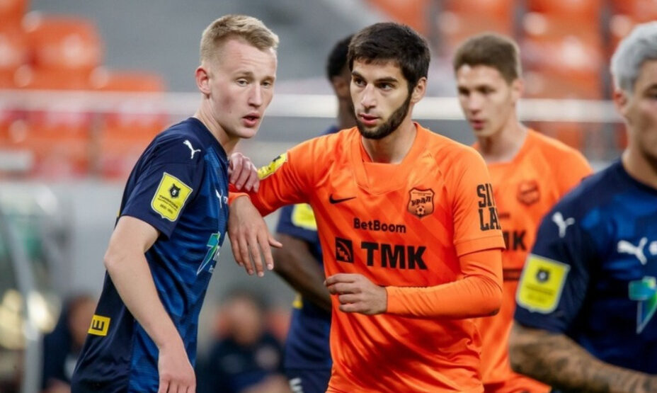 Арсен Адамов, Футбол