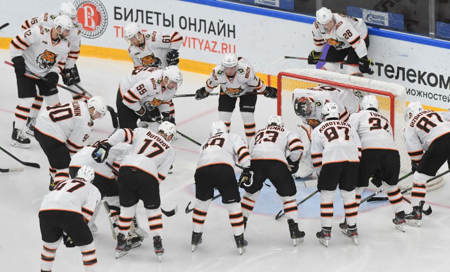 Самолет с хоккейным «Амуром» экстренно сел в Татарстане. Фото: Global Look Press