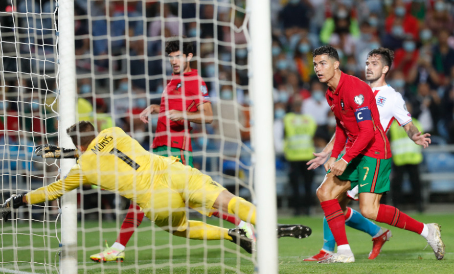 Капитан сборной Португалии Криштиану Роналду побил свой рекорд по числу хет-триков за команду. Фото: Reuters