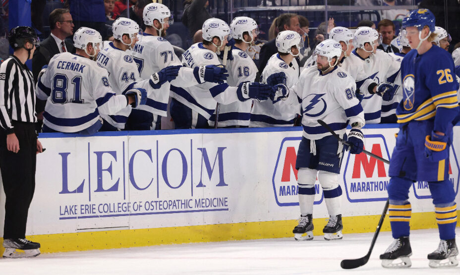 Никита Кучеров, хоккей