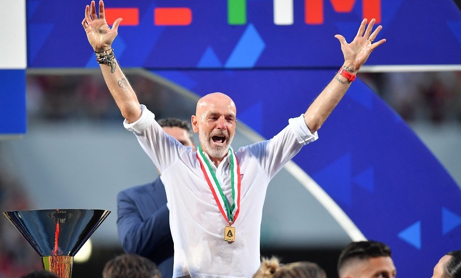 Стефано Пиоли не очень долго радовался своей медали. Фото: Reuters