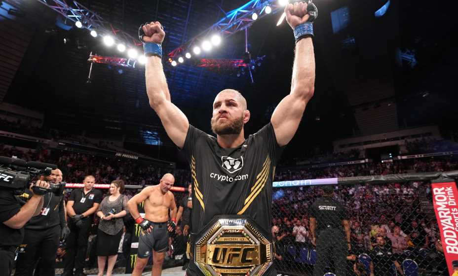 Иржи Прохазка на UFC 275 задушил Гловера Тейшейру и взял чемпионский пояс. Фото: ВК UFC