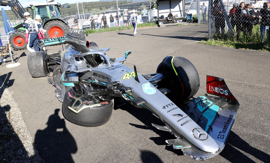 «Мерседес» заменил шасси на болиде Льюиса Хэмилтона. Фото: Global Look Press