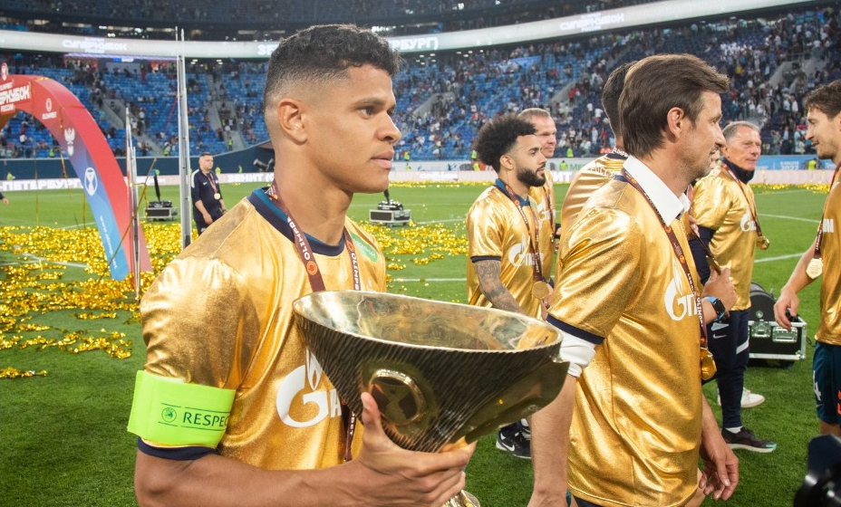 Защитник «Зенита» Дуглас Сантос выиграл уже немало трофеев. Фото: ФК «Зенит»