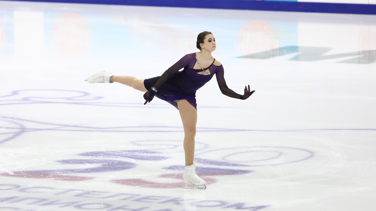 Камила Валиева с ошибкой исполнила короткую программу на чемпионате России в Красноярске. Фото: Мария ЛЕНЦ