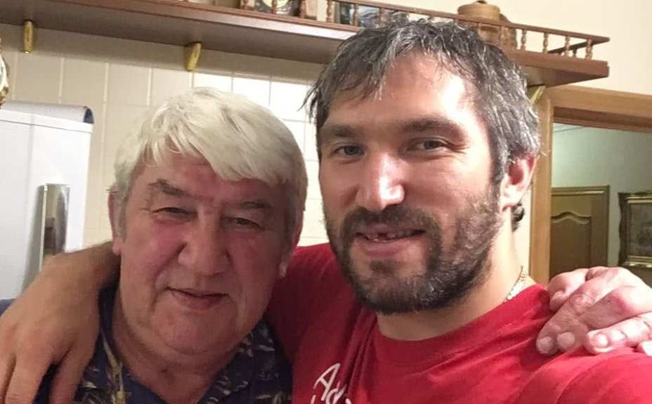 Александр Овечкин покинул США, чтобы проститься с отцом. Фото: Соцсети Александра Овечкина