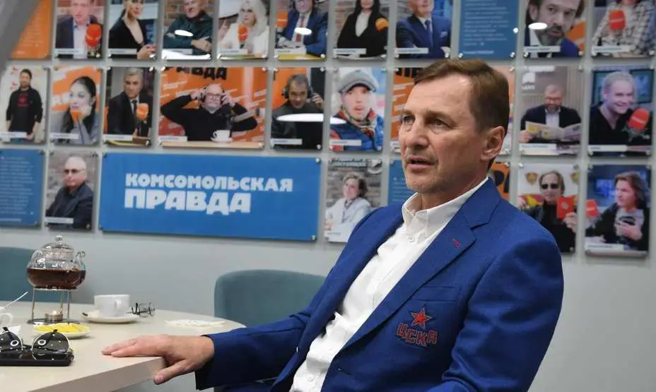 Экс-наставник ЦСКА Сергей Федоров получил подарок от армейского клуба в свое 55-летие. Фото: Михаил Фролов, КП 