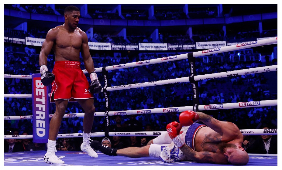 Джошуа отправил в нокаут Нганну. Фото: Reuters