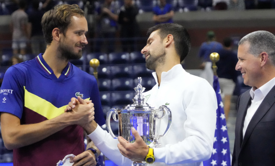 Джокович Медведев после финала Открытого чемпионата США по теннису 2023. Фото: REUTERS