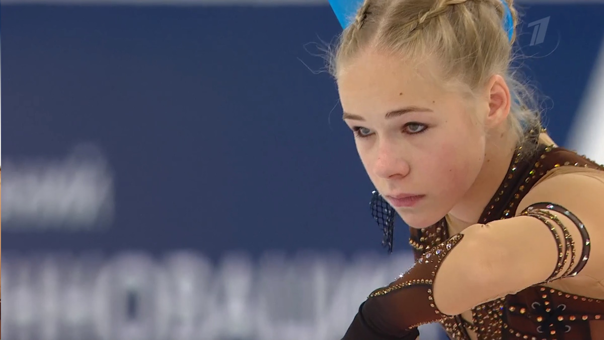 Вероника Яметова на старте произвольной программы Гран-При России в Красноярске. Фото: стоп-кадр прямого эфира 