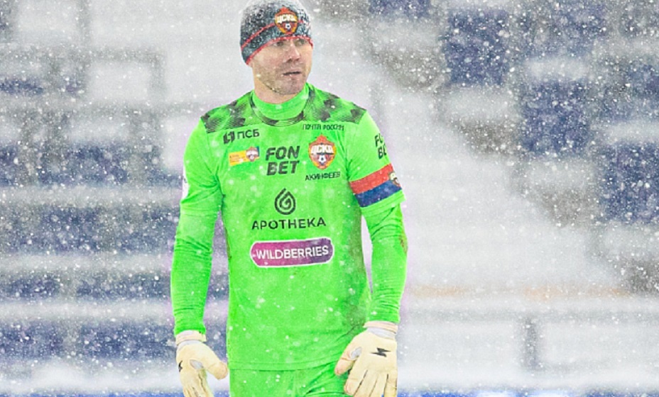 Сотрудник «ВЭБ Арены»: Акинфеев с улыбкой наблюдал за тем, как мы убирали снег. Фото: ПФК ЦСКА