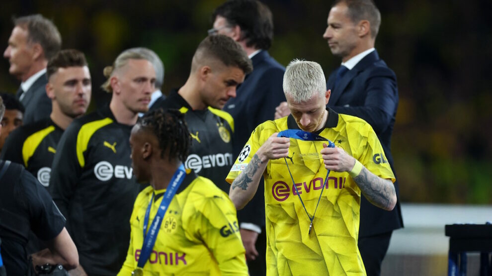 футболисты Боруссии Дортмунд радуются победе в Лиге чемпионов