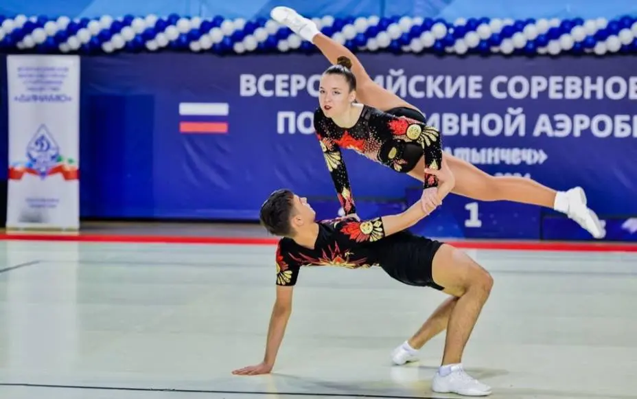 Ол лас трусигін көрсетті. Үйде жасалған фистинг порно фотосуреттері