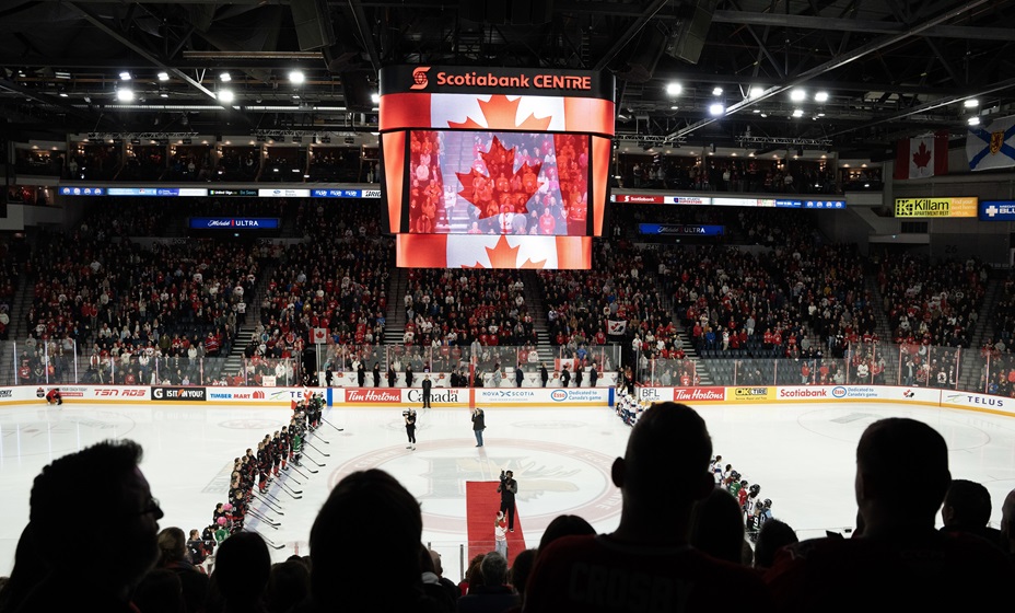 Канада обыграла Швецию в стартовом матче Турнира четырех наций. Фото: Global Look Press