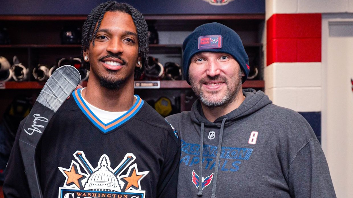 Александр Овечкин подарил клюшку звезде НФЛ. Фото: соцсети