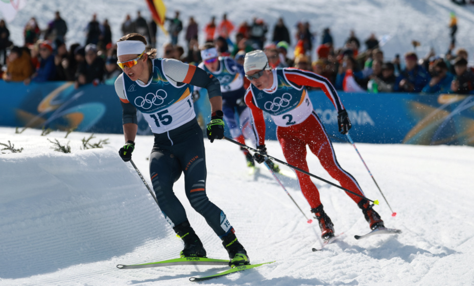 Коростелев (слева) слабо начал