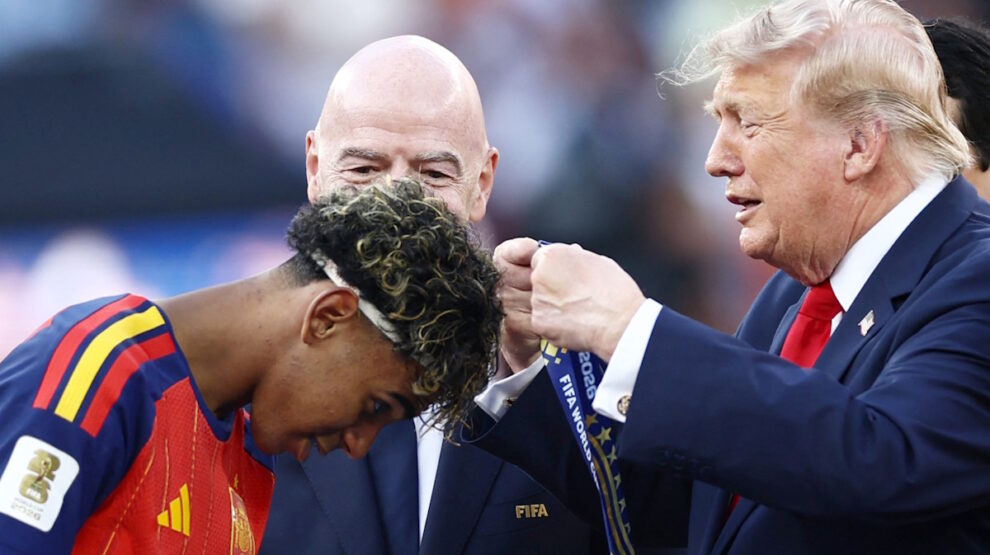 Ямаль получил золотую медаль чемпиона мира, Трамп вручил ее, ЧМ-2026 в США