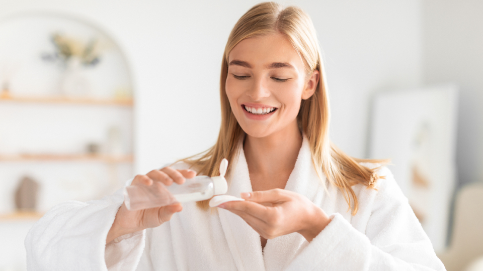 10 лучших увлажняющих тоников для лица в 2025 году