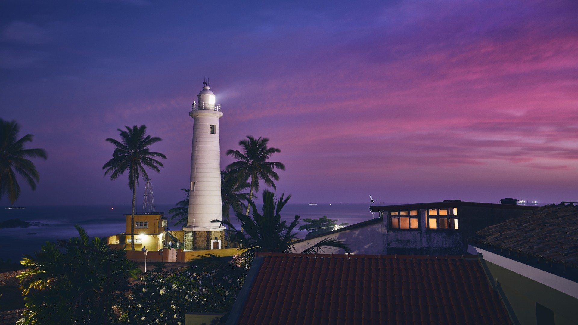 Маяк в крепости в Галле. Старый город Шри-Ланки на закате.