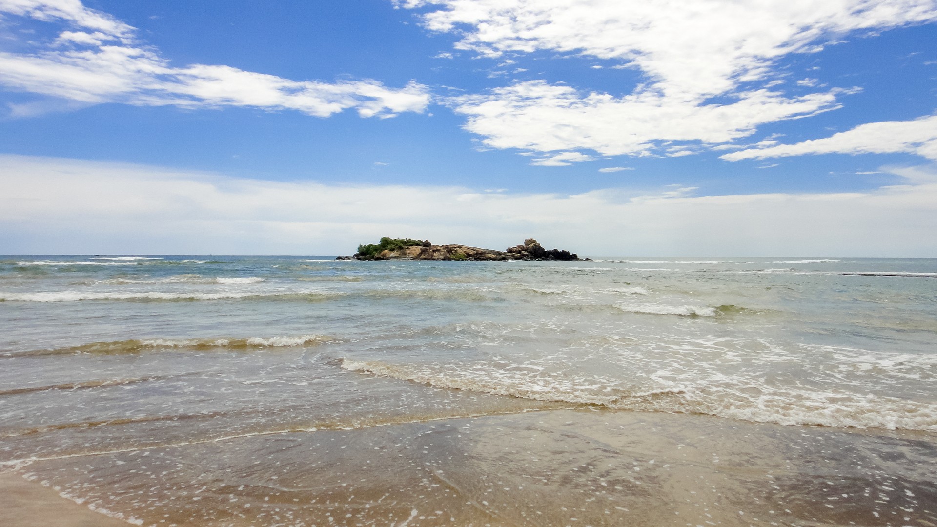 Пляж Алутгама.