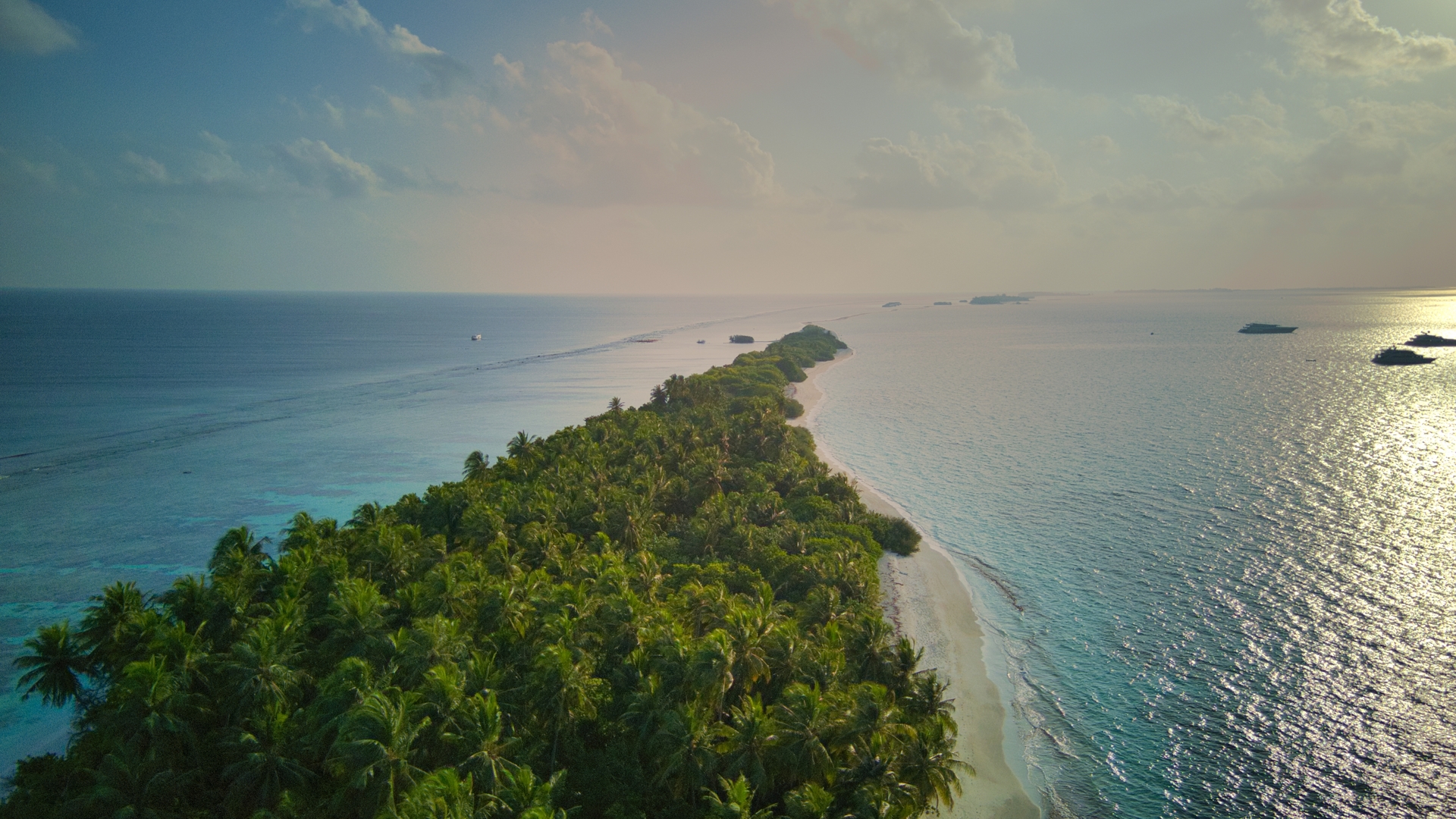 Остров Дигура с пляжем.