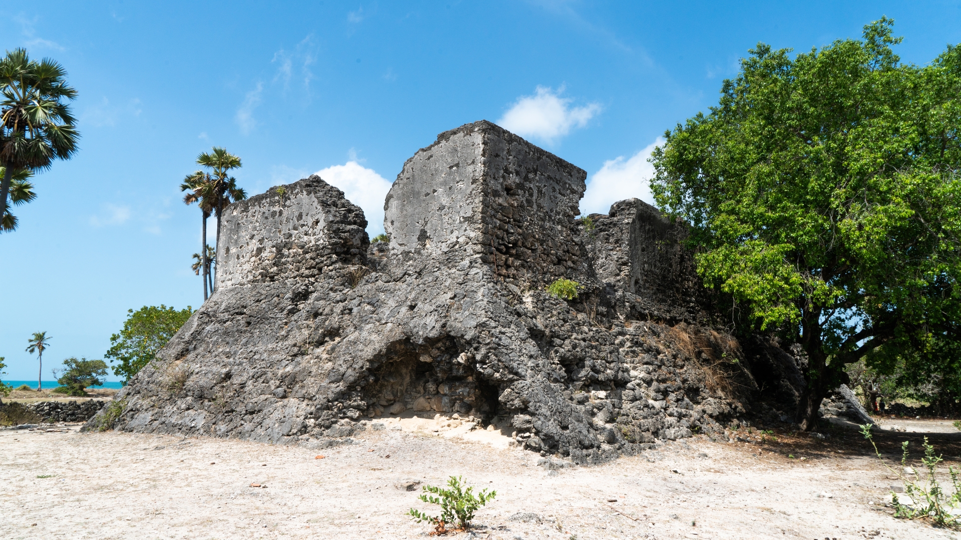 Старый голландский форт на острове Делфт.