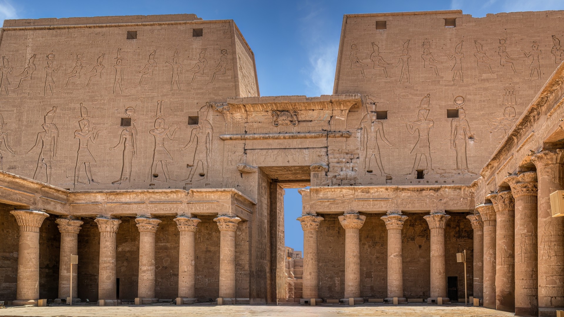 Храм Хора в Эдфу, Египет.