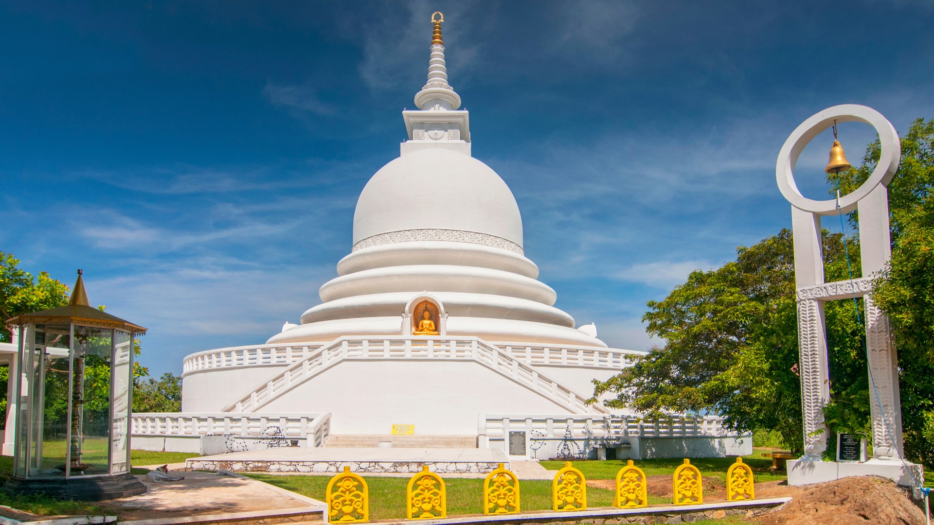 Японская пагода мира рядом с Унаватуной.