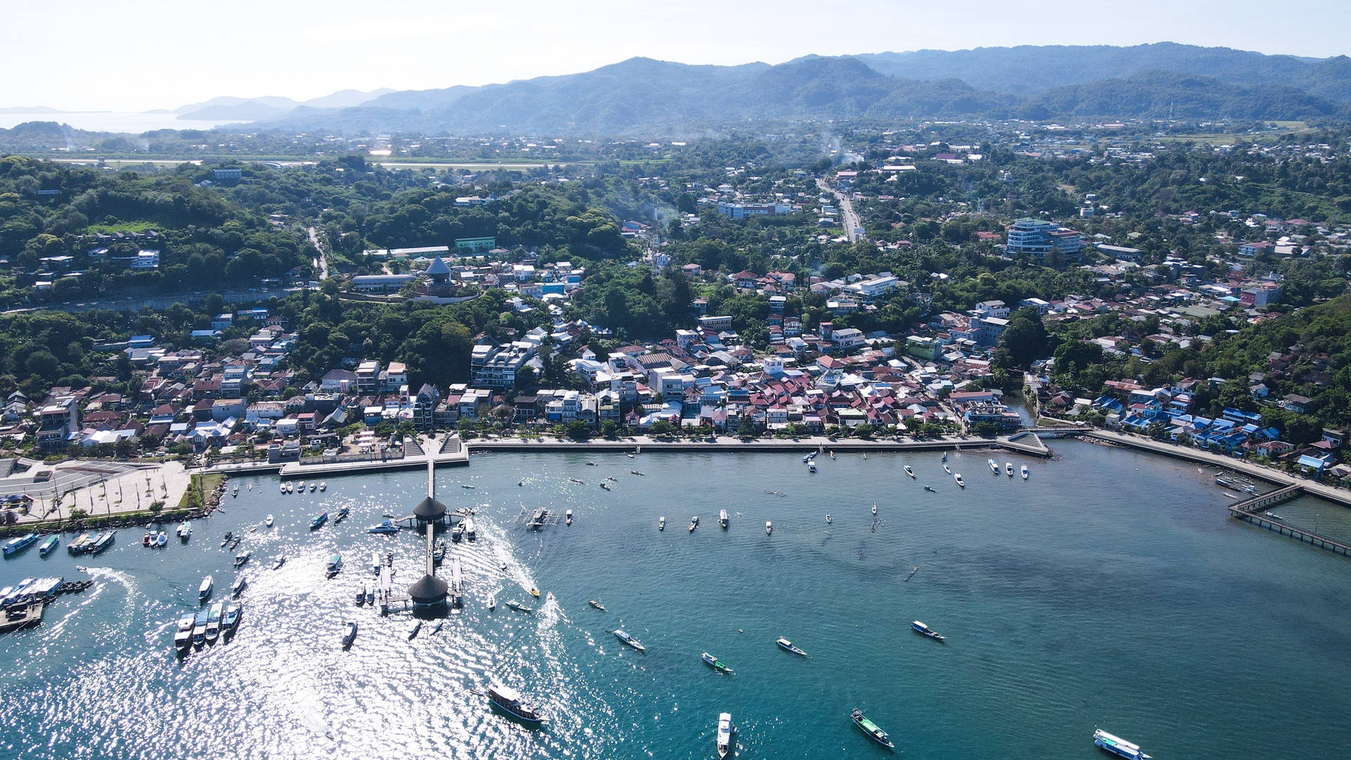 Прибрежный пейзаж Лабуан Баджо.