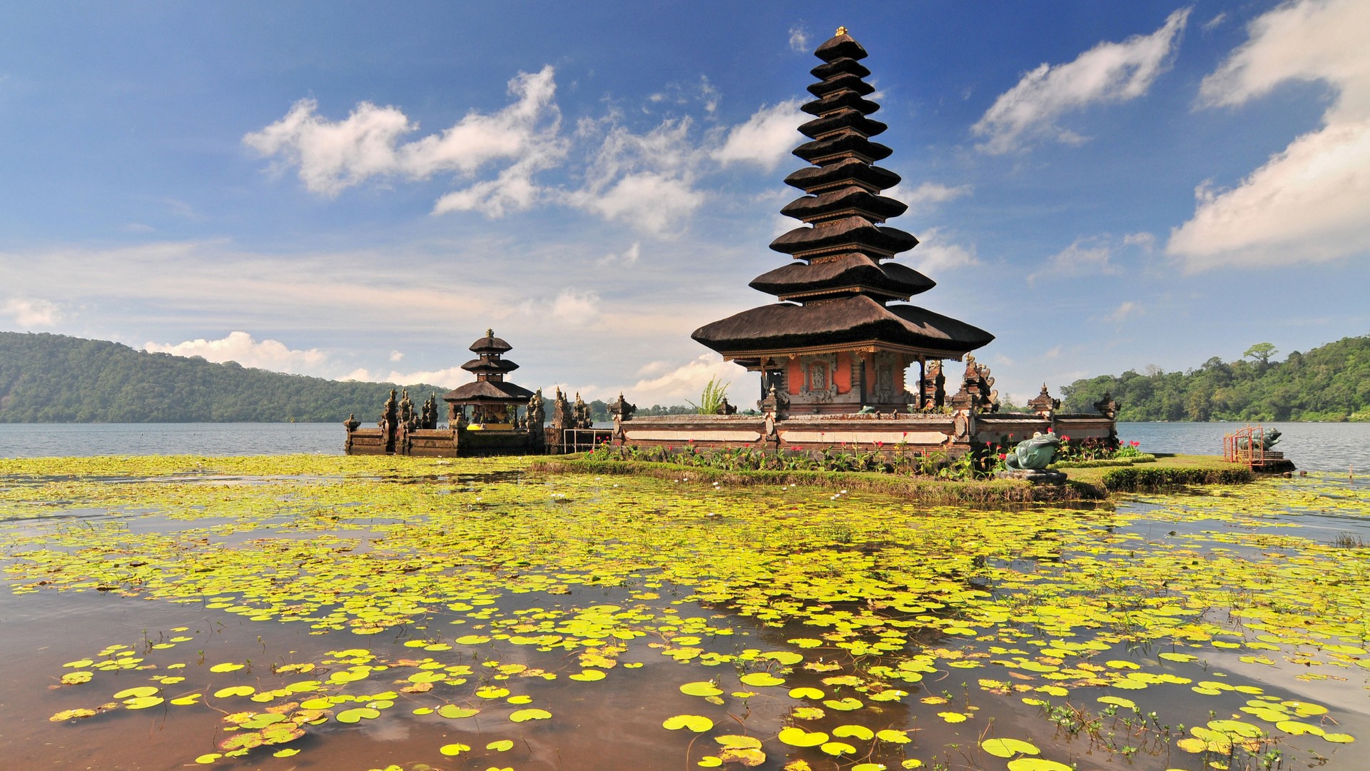 Храм Улун Дану Братан, остров Бали.