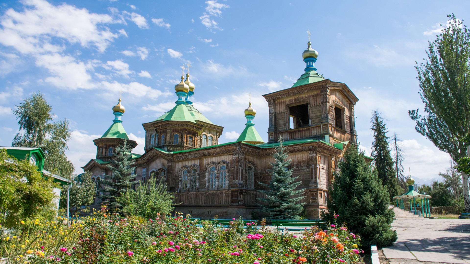 Православный храм Святой Троицы в городе Каракол.