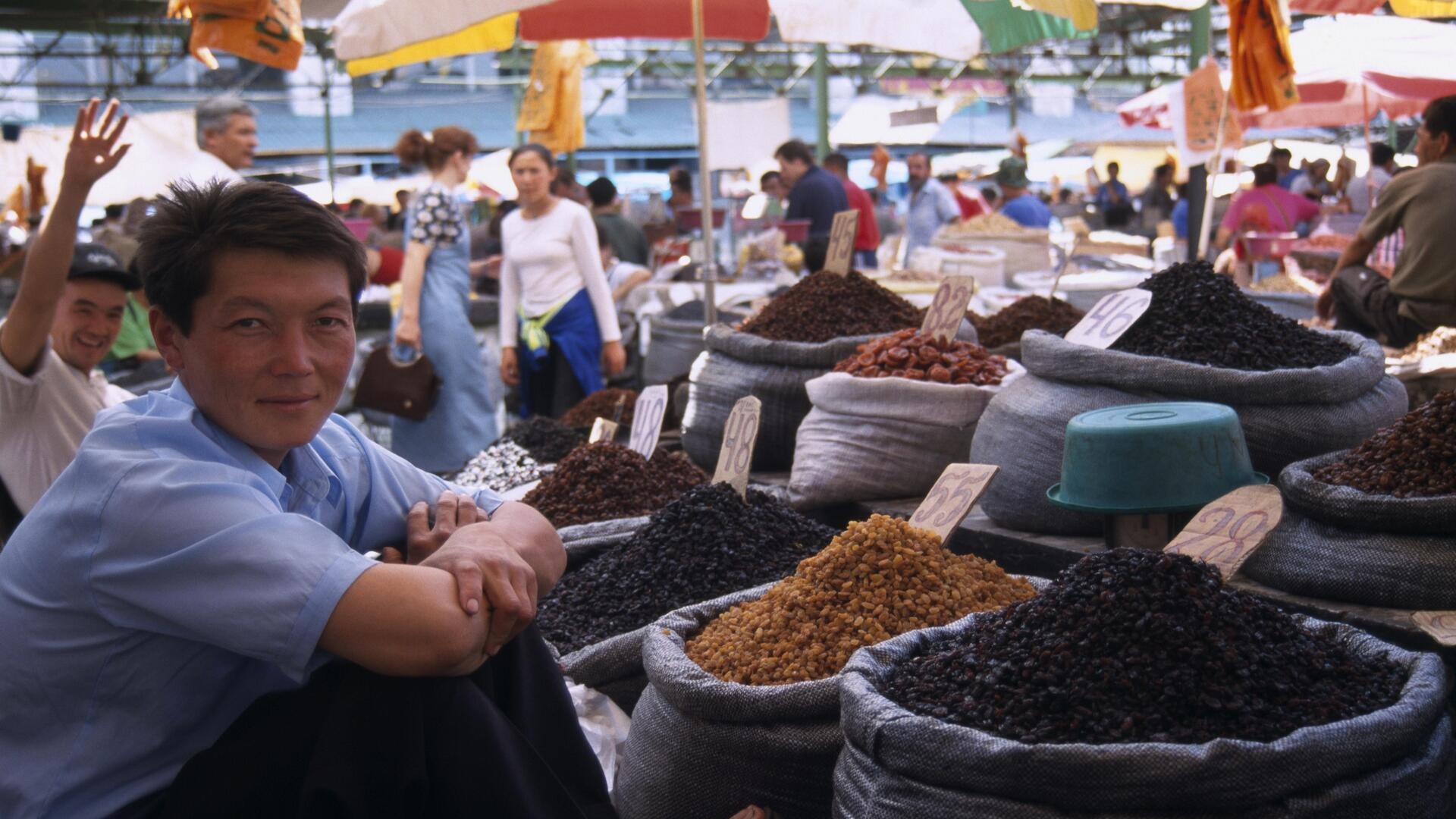 Продавцы на Ошском базаре, Бишкек.