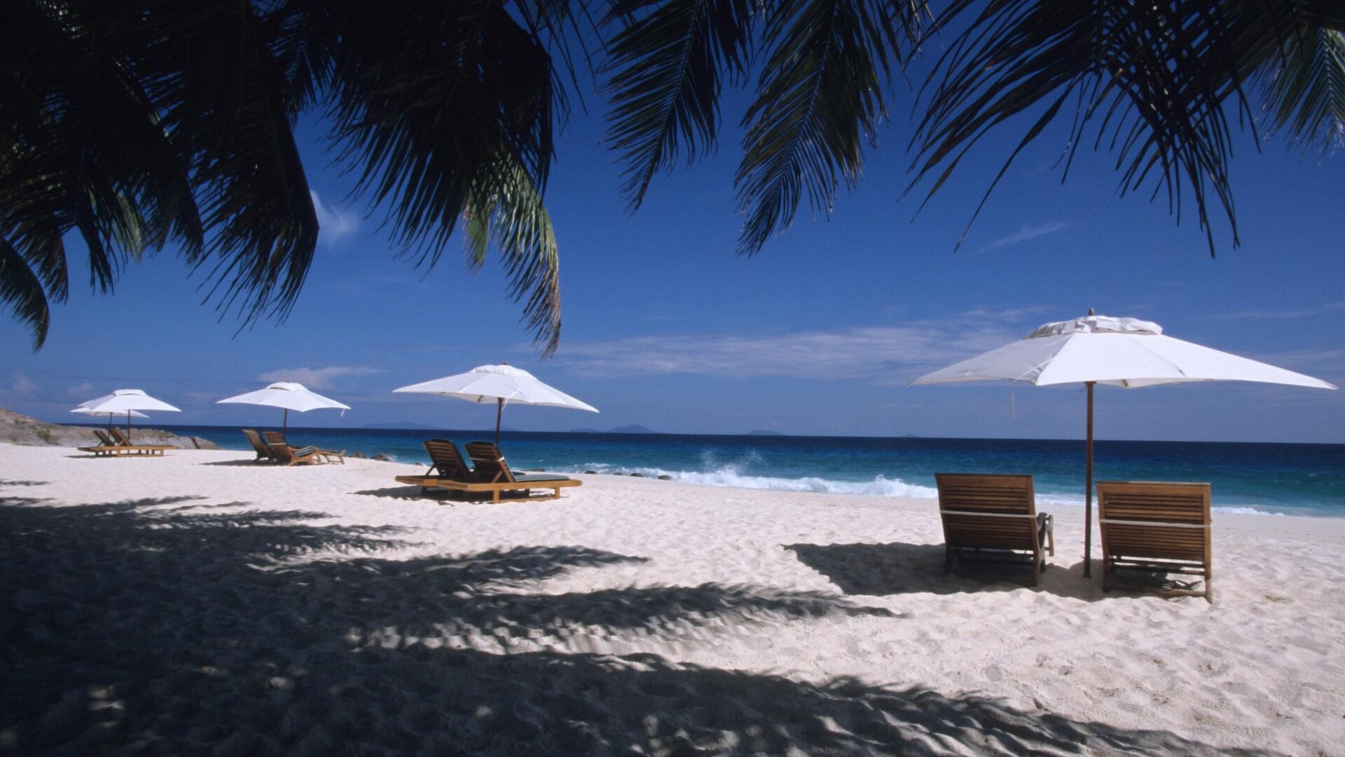 Пляж на частном острове Фрегат, Сейшелы.