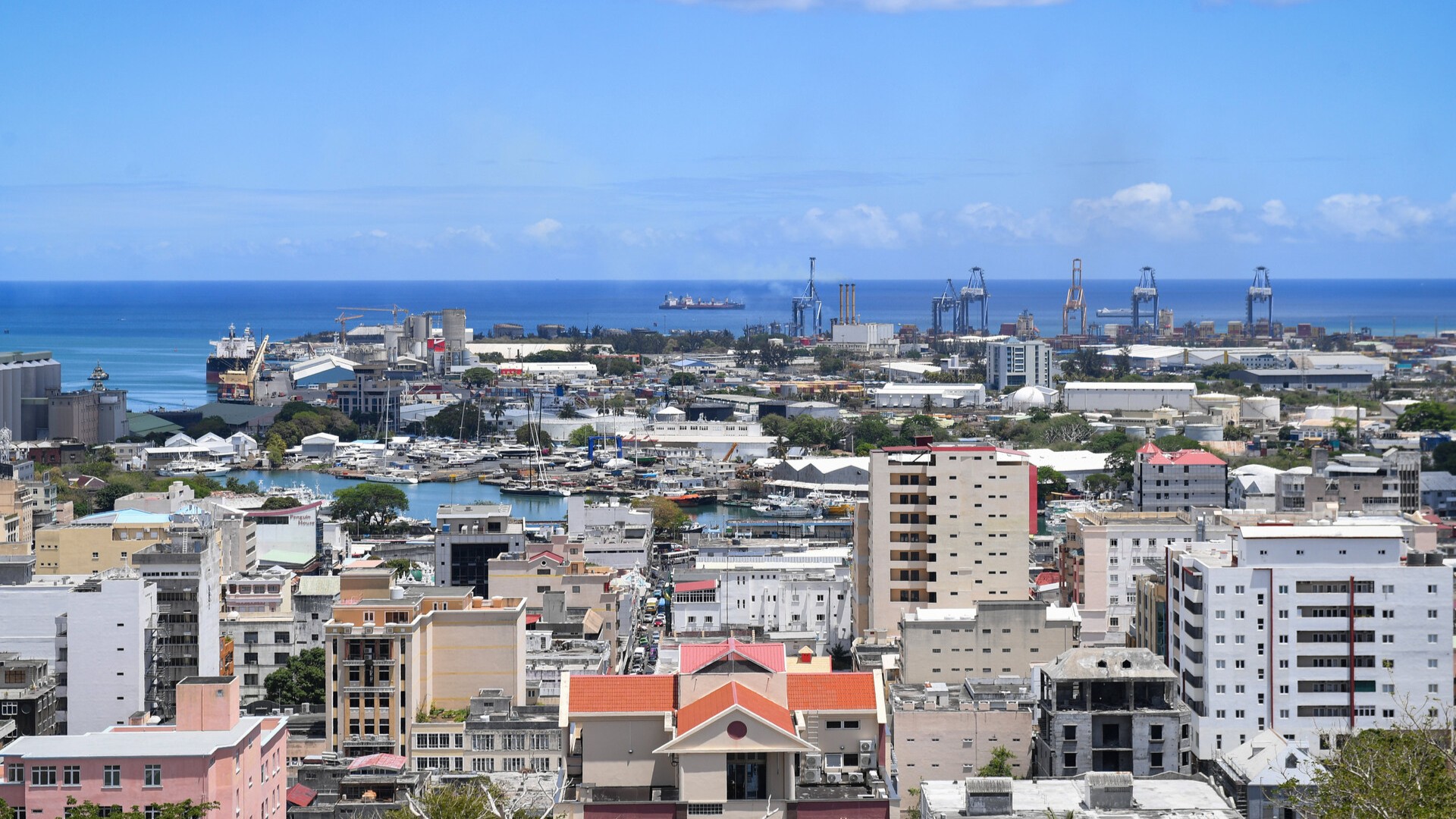 Городской пейзаж Порт-Луи на Маврикии.